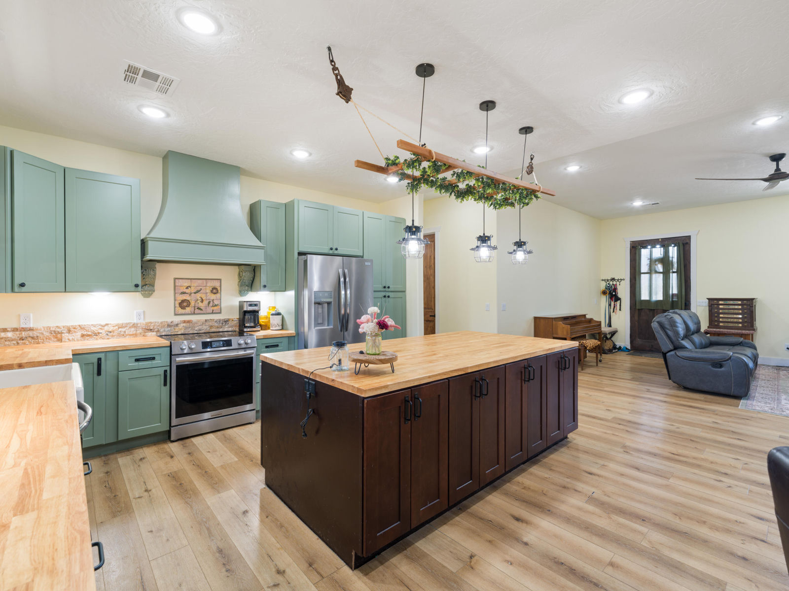 3014 E Badger Way, New Harmony, photo 12 of 38