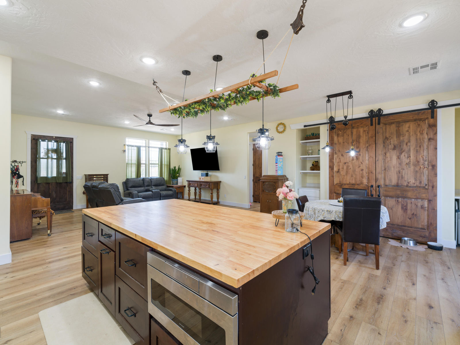 3014 E Badger Way, New Harmony, photo 14 of 38