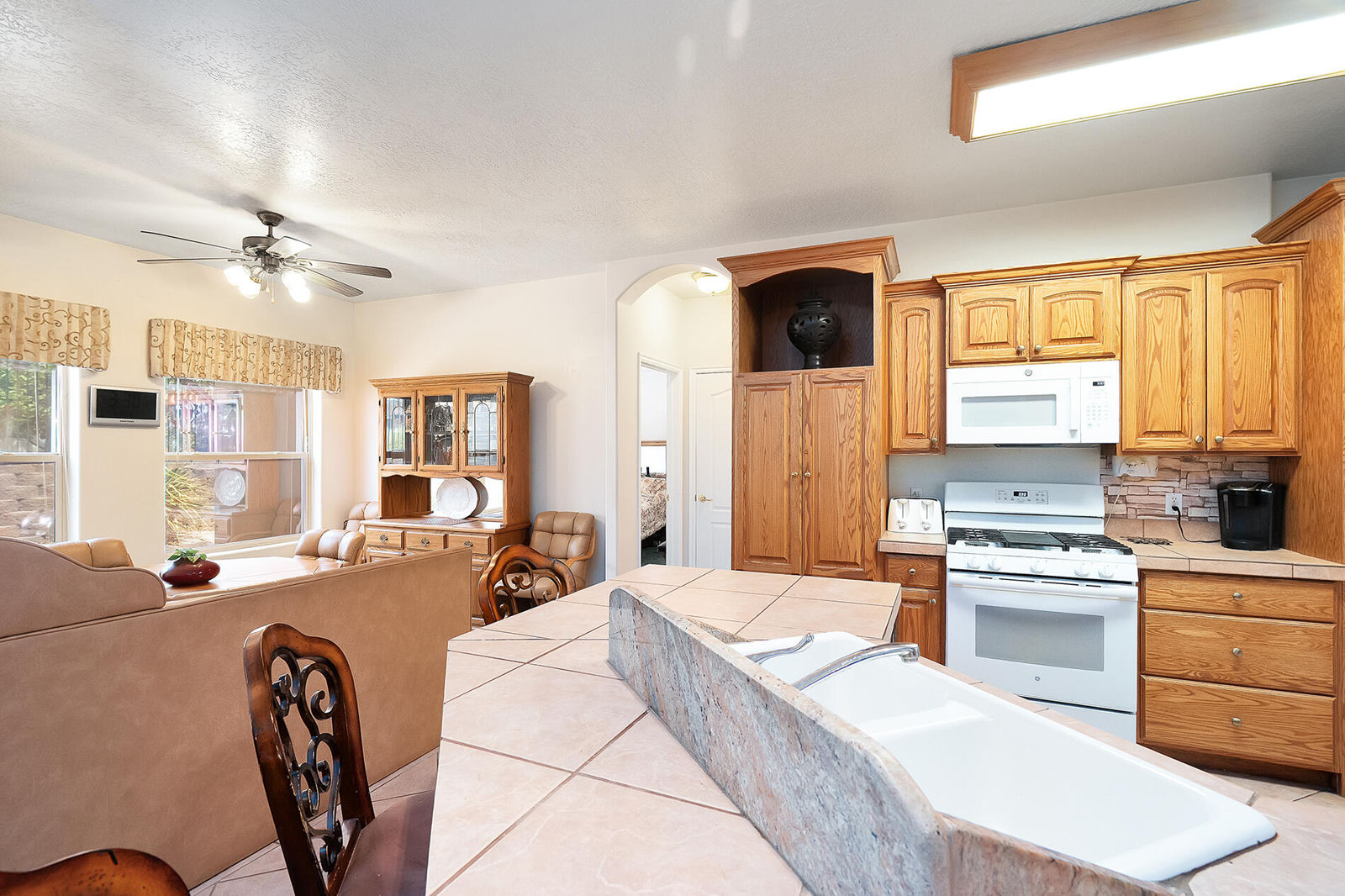 2789 S Tonaquint DR, St George, photo 8 of 45