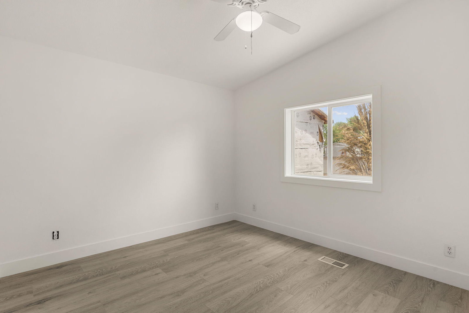 2746 W 5325 N, Cedar City, photo 9 of 54