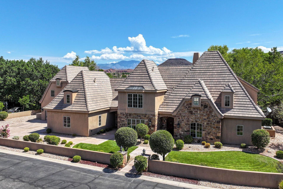 1548 W Woodsview LN, St George