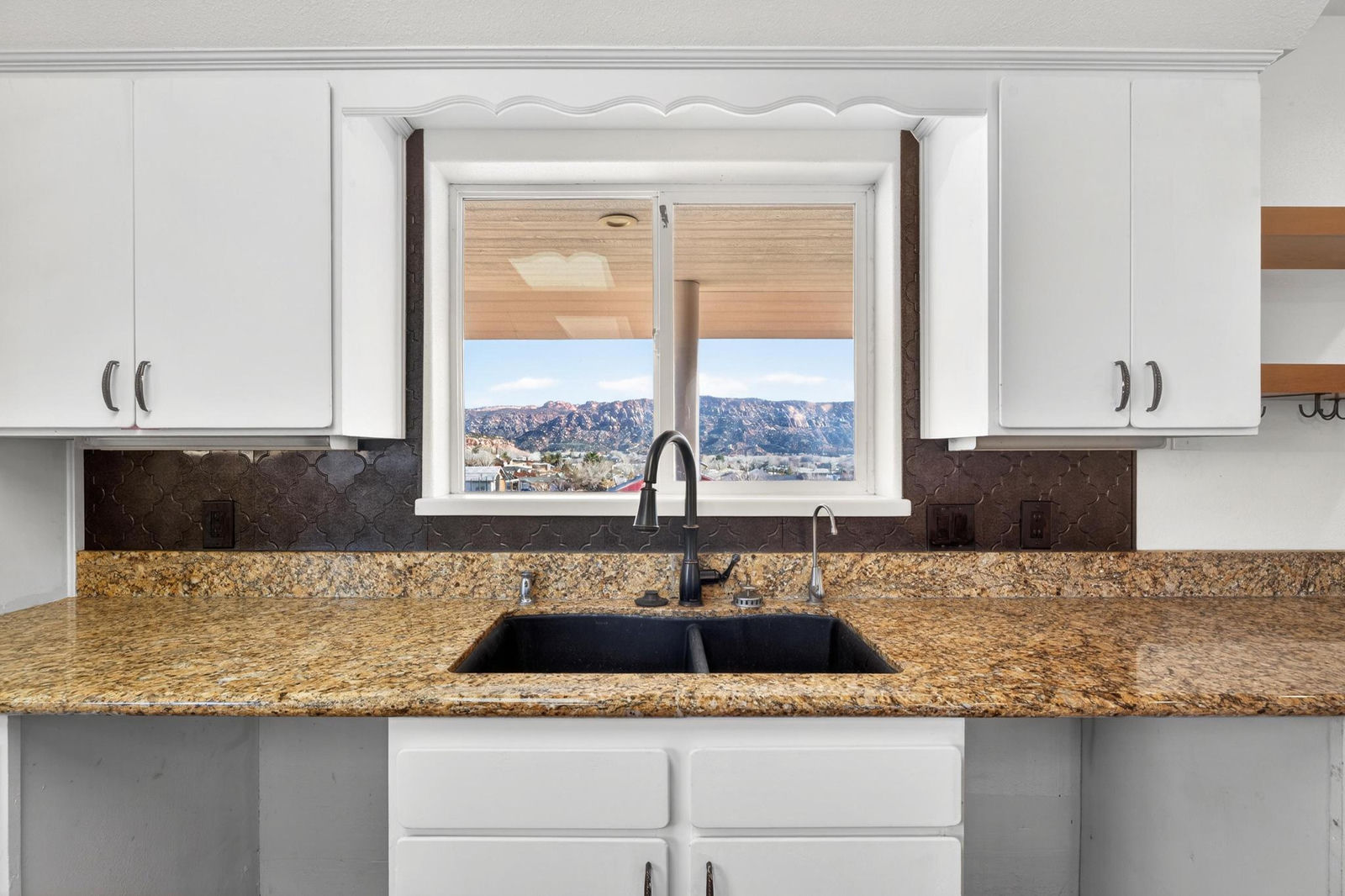 640 N Juniper ST, Hildale, photo 13 of 90