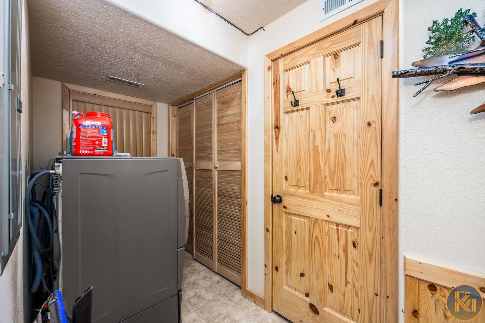 2945 Comanche DR, Duck Creek Village, photo 11 of 42