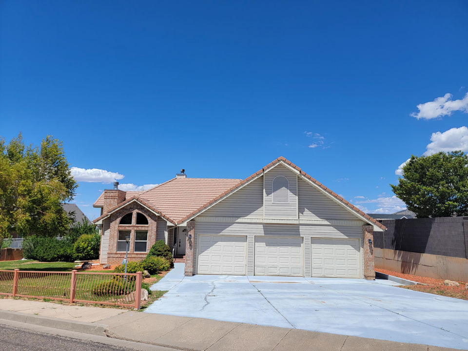 606 W Greens Lake DR, Cedar City, photo 3