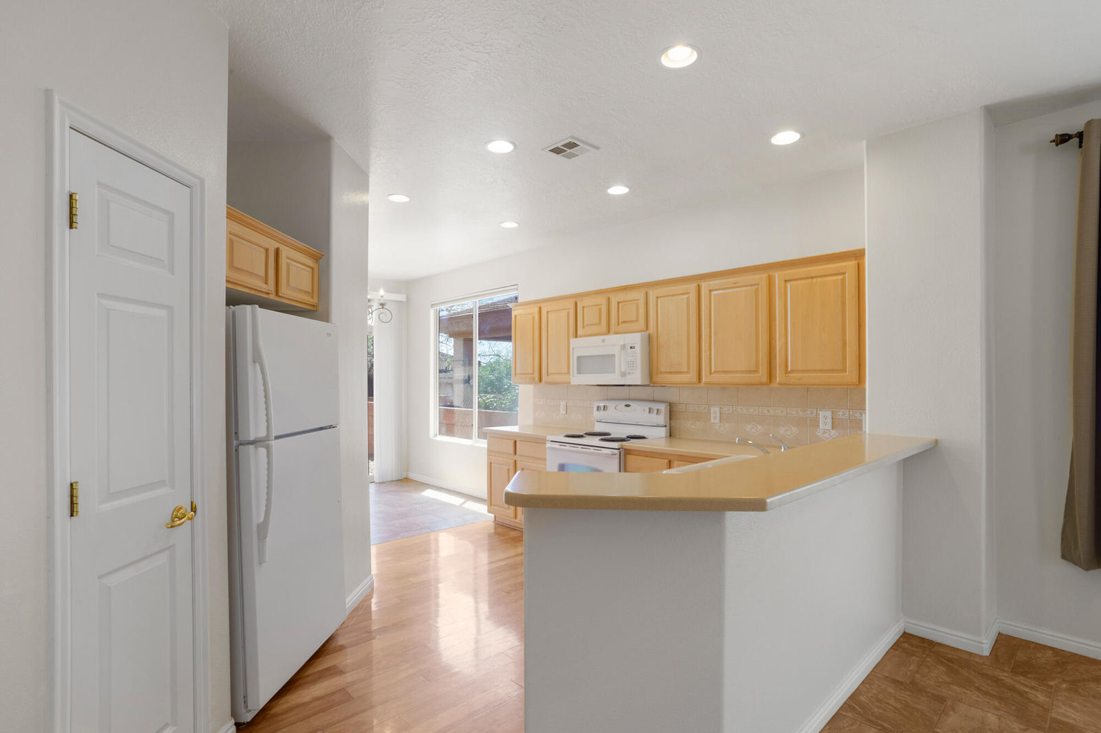 2196 N Silverstone Way, Washington, photo 8 of 31