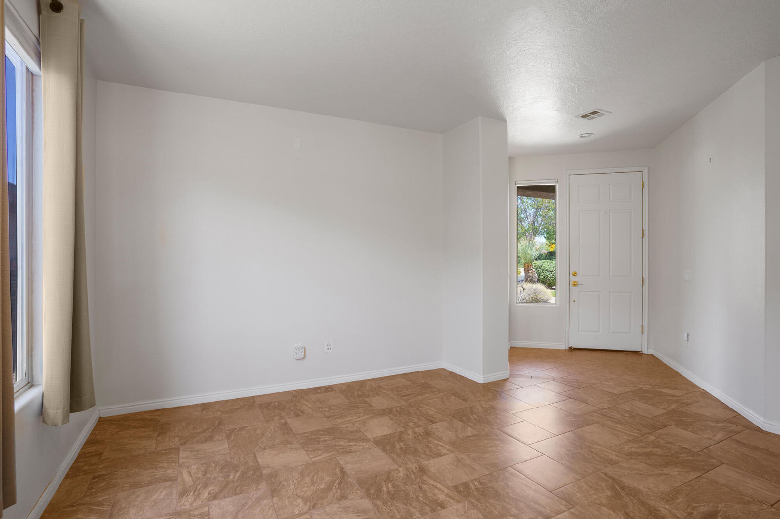 2196 N Silverstone Way, Washington, photo 11 of 31