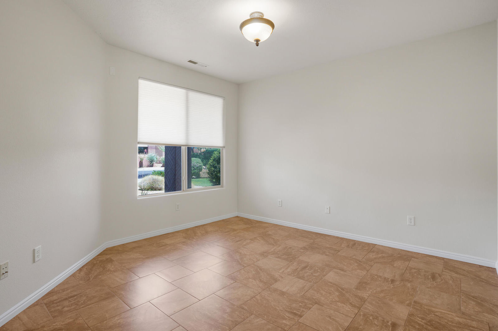 2196 N Silverstone Way, Washington, photo 14 of 31