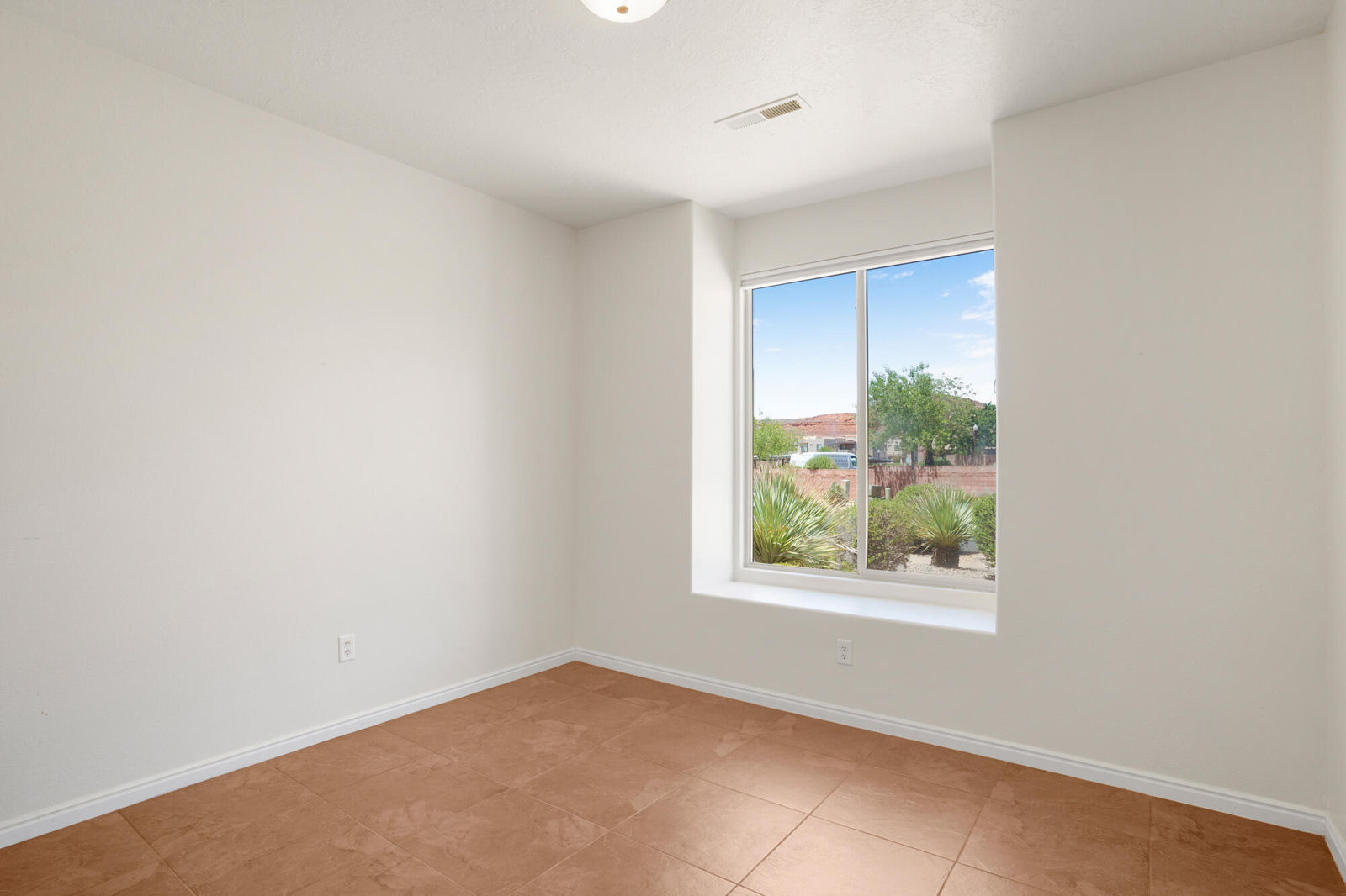 2196 N Silverstone Way, Washington, photo 18 of 31