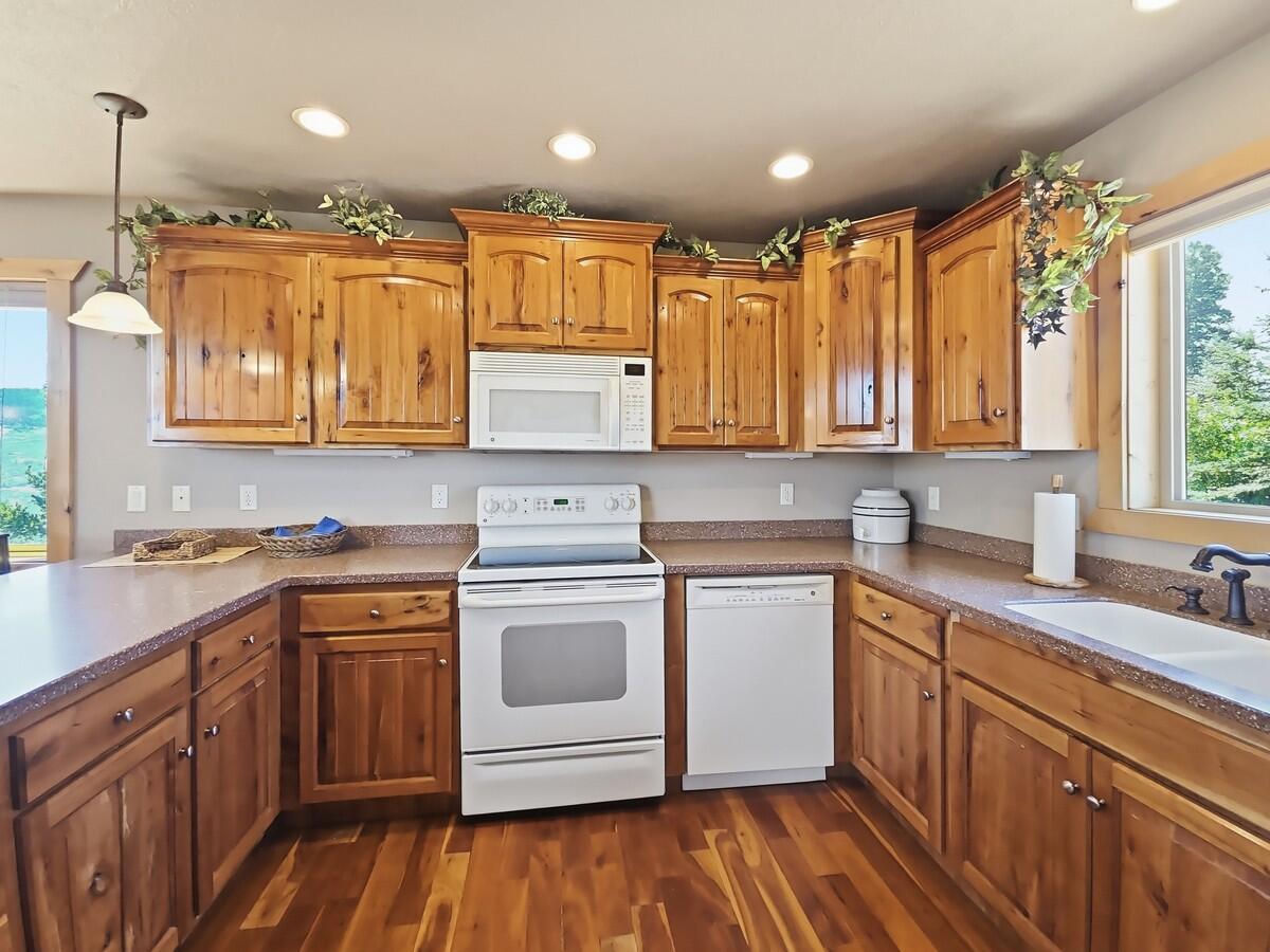 1402 N Aspen DR, Brian Head, photo 2 of 50