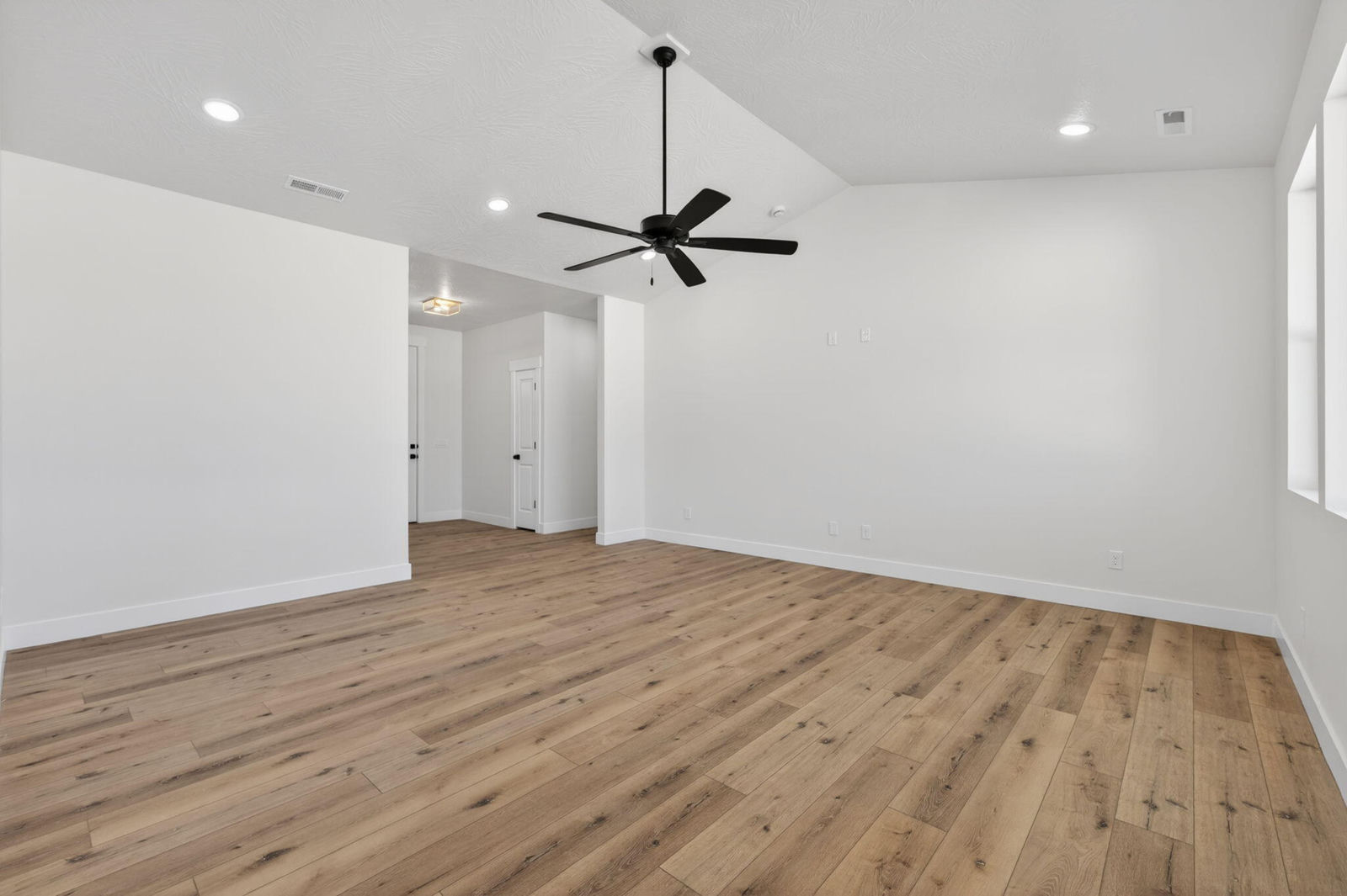 522 S Renze Adams ST, Cedar City, photo 17 of 22