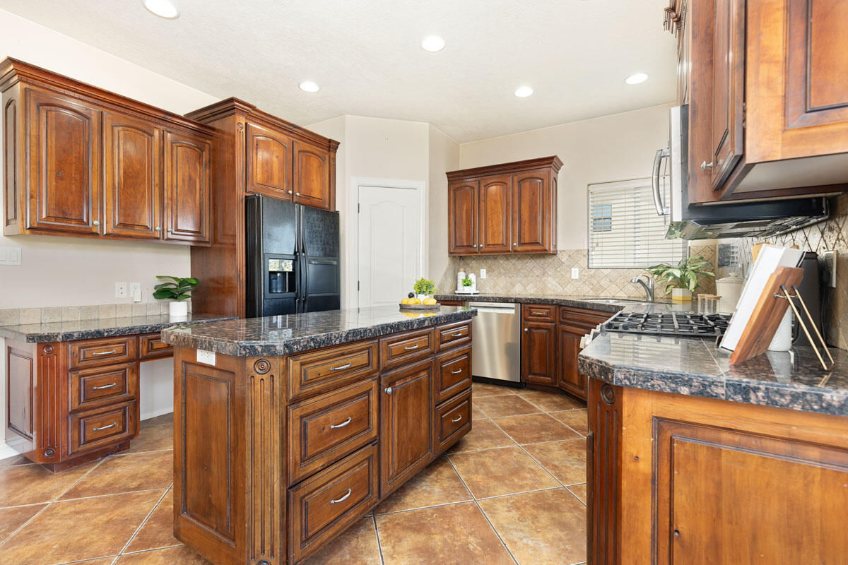 1073 S 4425 W, Cedar City, photo 7 of 40