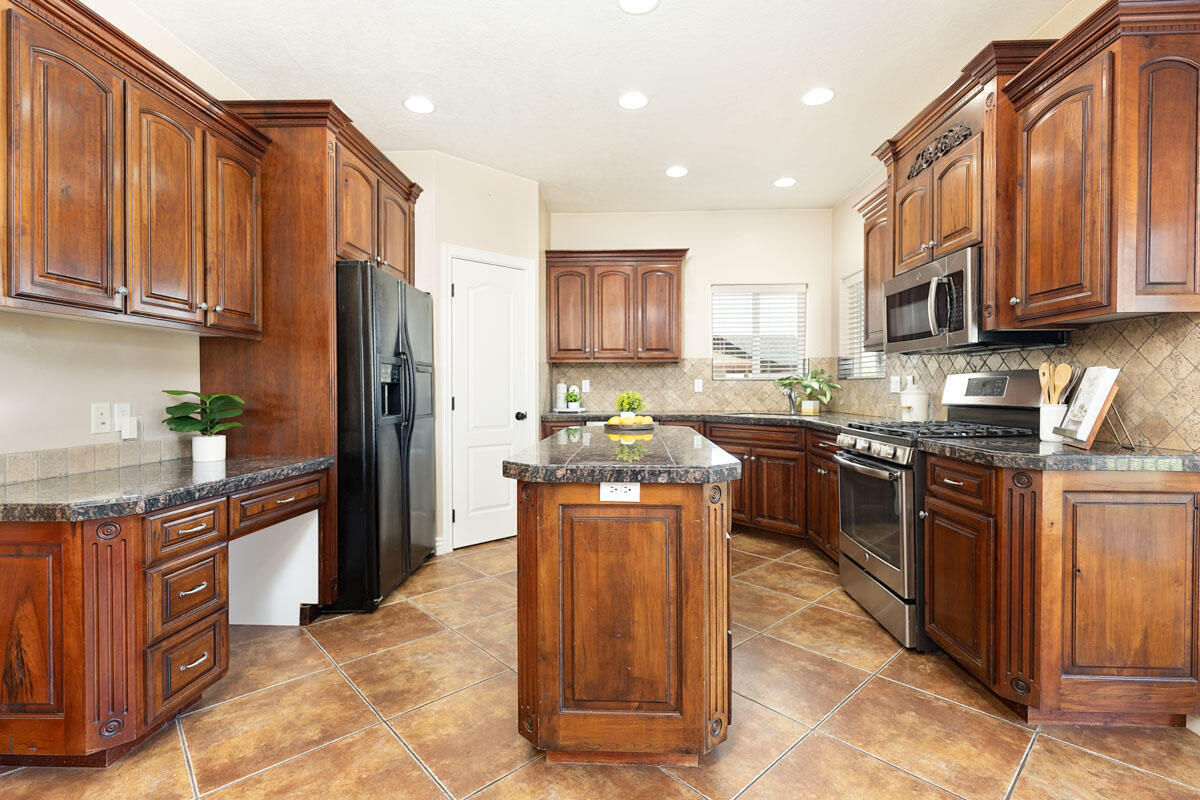1073 S 4425 W, Cedar City, photo 8 of 40
