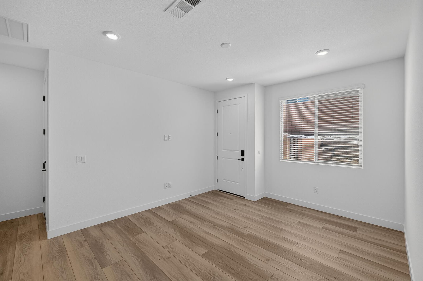 664 S Cecita Way, St George, photo 4 of 31