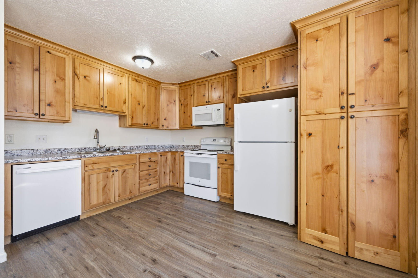 1176 W 425 S, Cedar City, photo 6 of 23