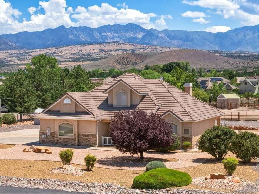 764 E Dammeron Valley DR W, Dammeron Valley, photo 2 of 44