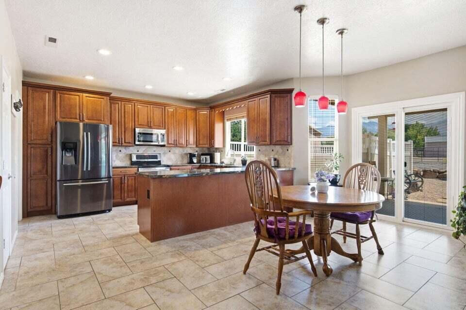 764 E Dammeron Valley DR W, Dammeron Valley, photo 8 of 44