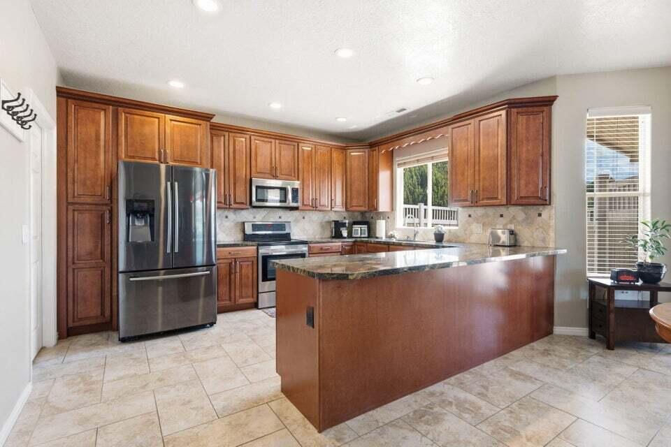 764 E Dammeron Valley DR W, Dammeron Valley, photo 9 of 44