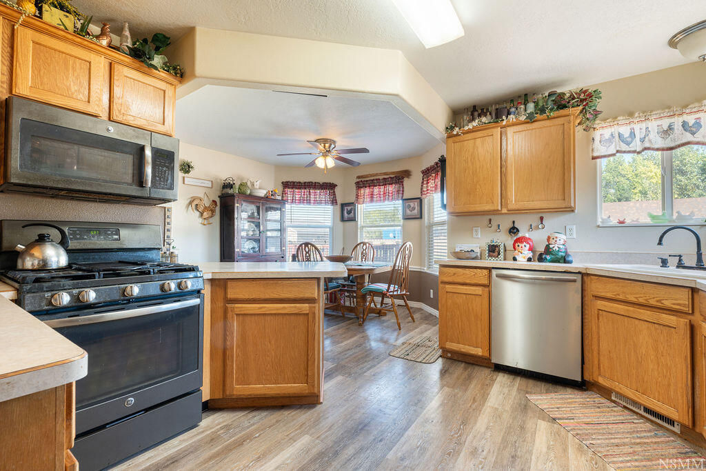 4426 Utah Trail, Enoch, photo 6 of 36