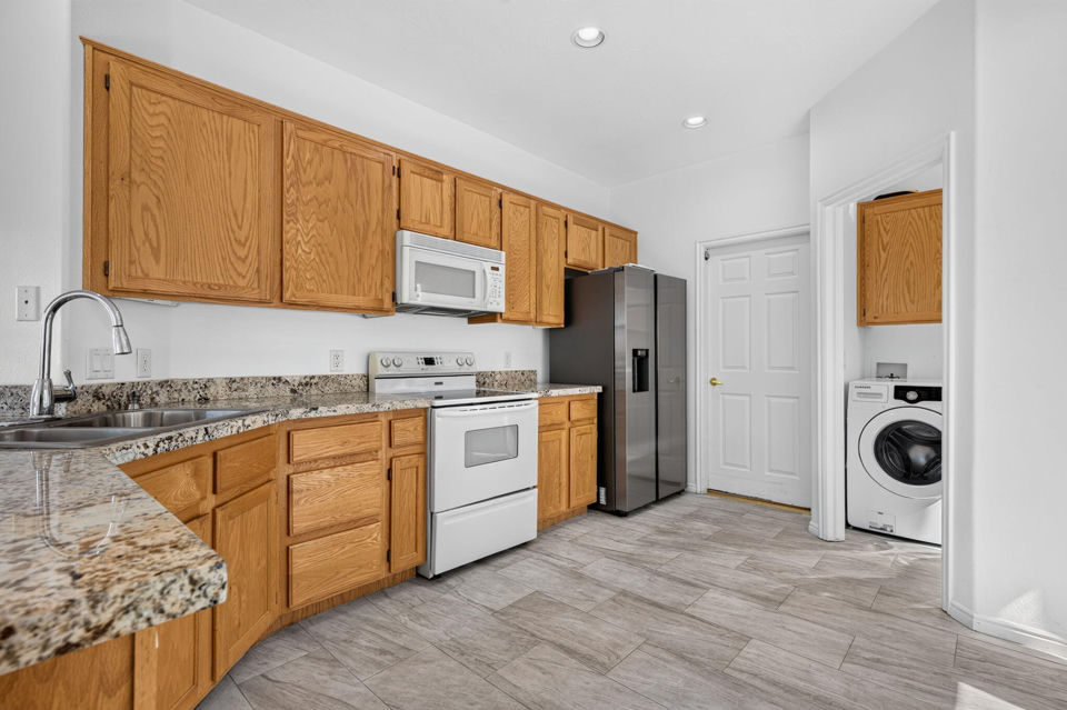 1448 W Summer Poppy DR, St George, photo 2