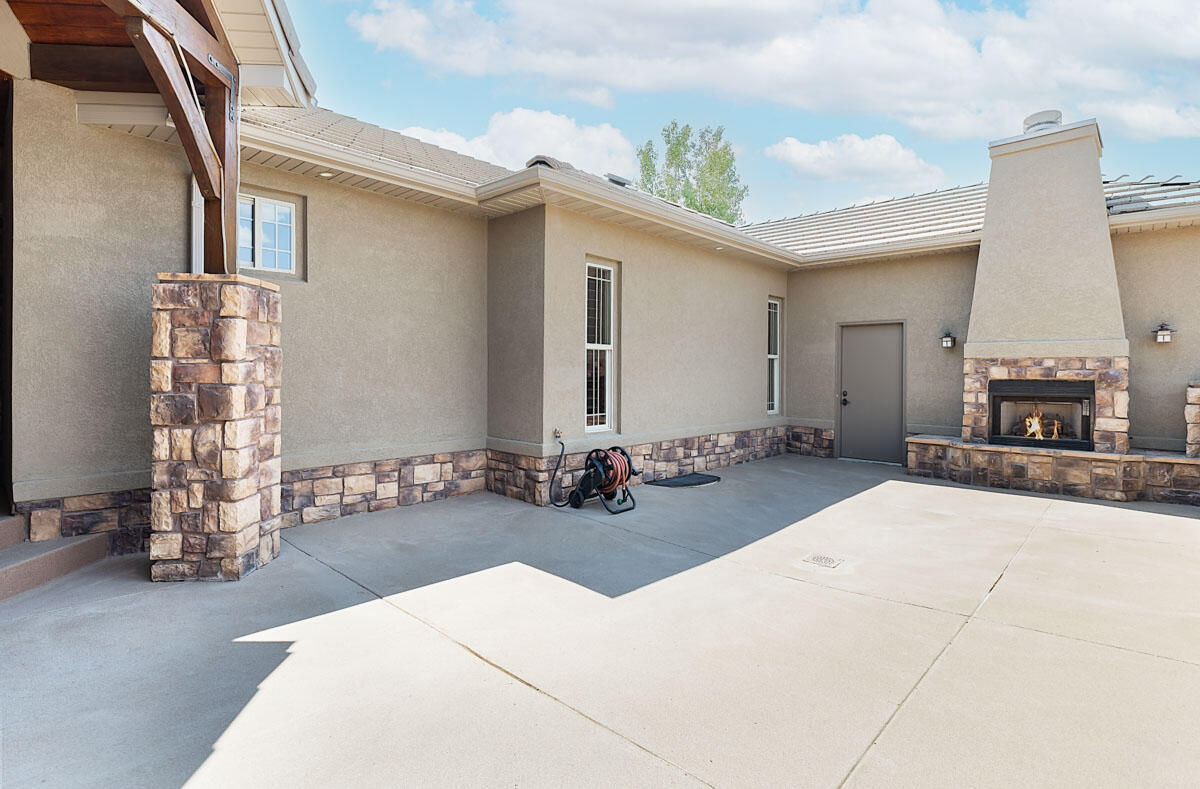 2240 N Maplewood LN, Cedar City, photo 3 of 52
