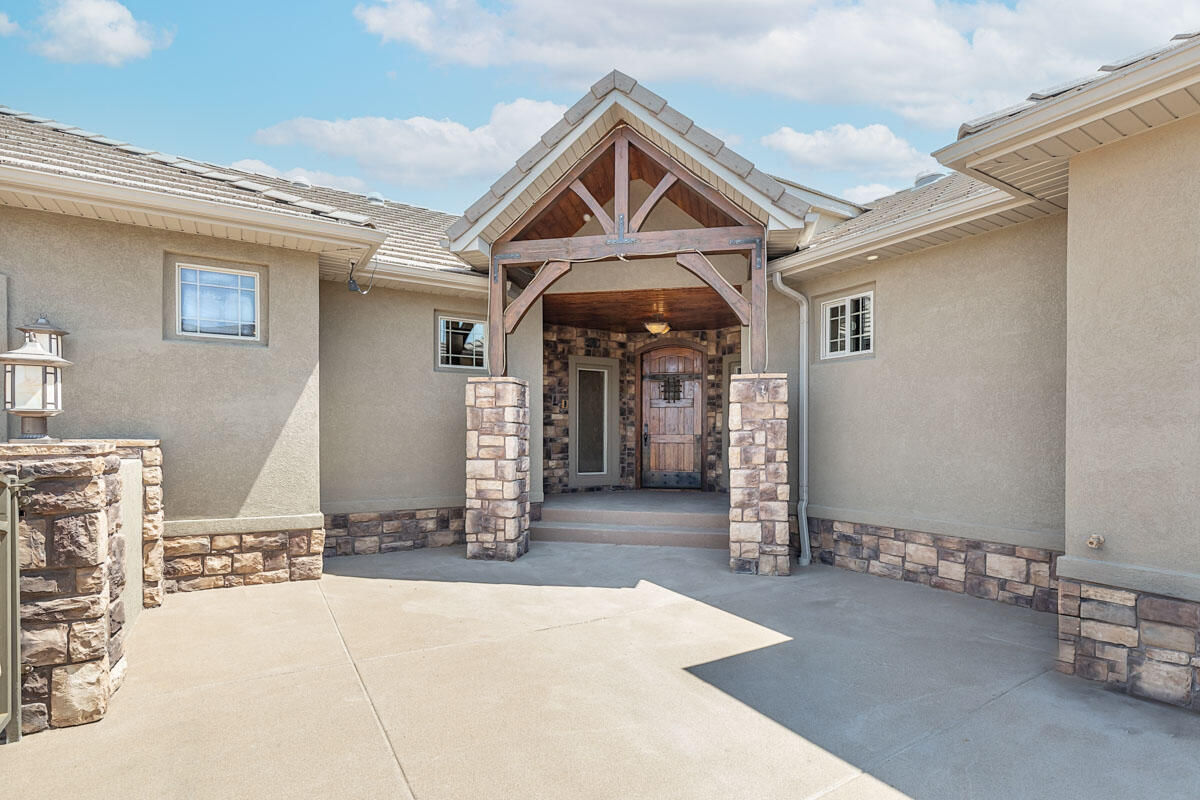 2240 N Maplewood LN, Cedar City, photo 2 of 52