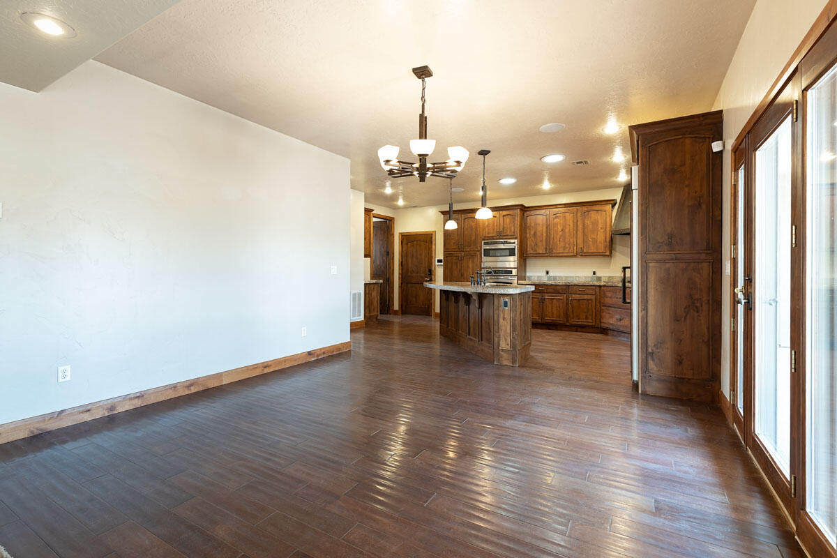 2240 N Maplewood LN, Cedar City, photo 8 of 52