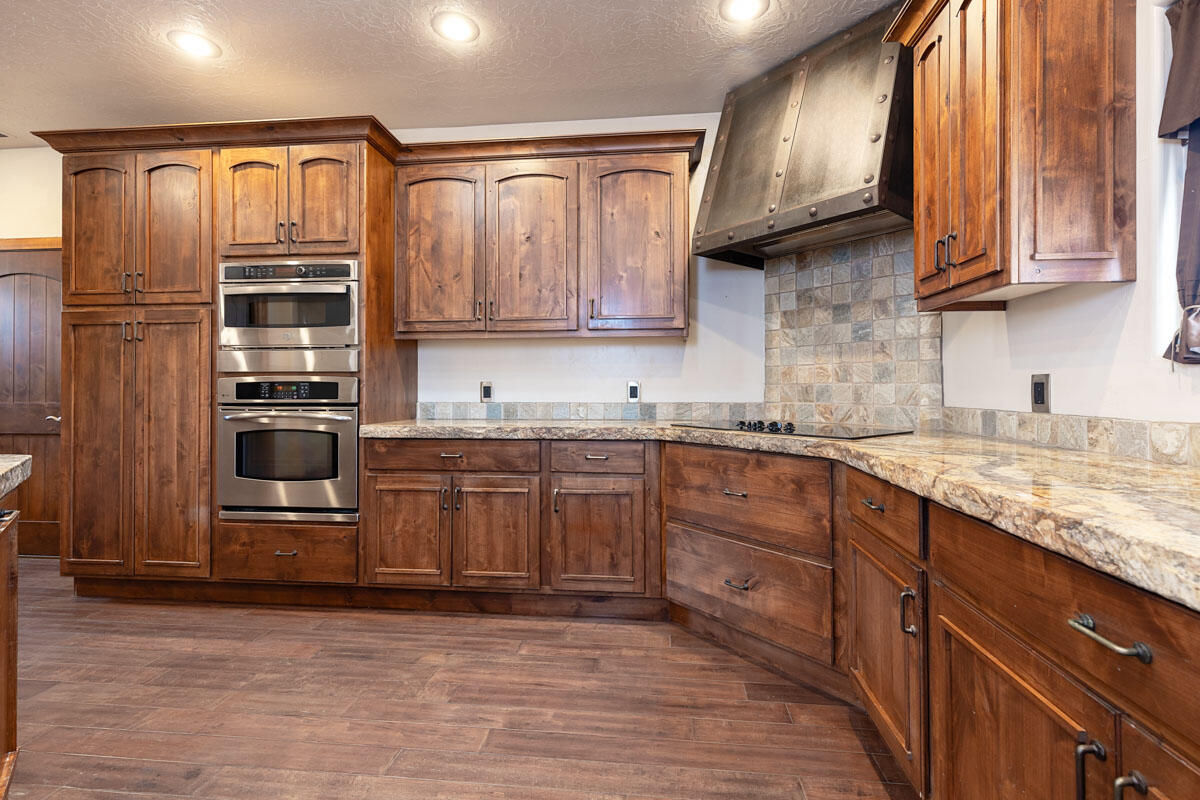 2240 N Maplewood LN, Cedar City, photo 10 of 52