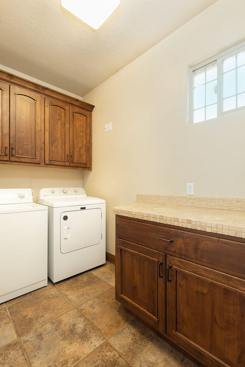 2240 N Maplewood LN, Cedar City, photo 17 of 52