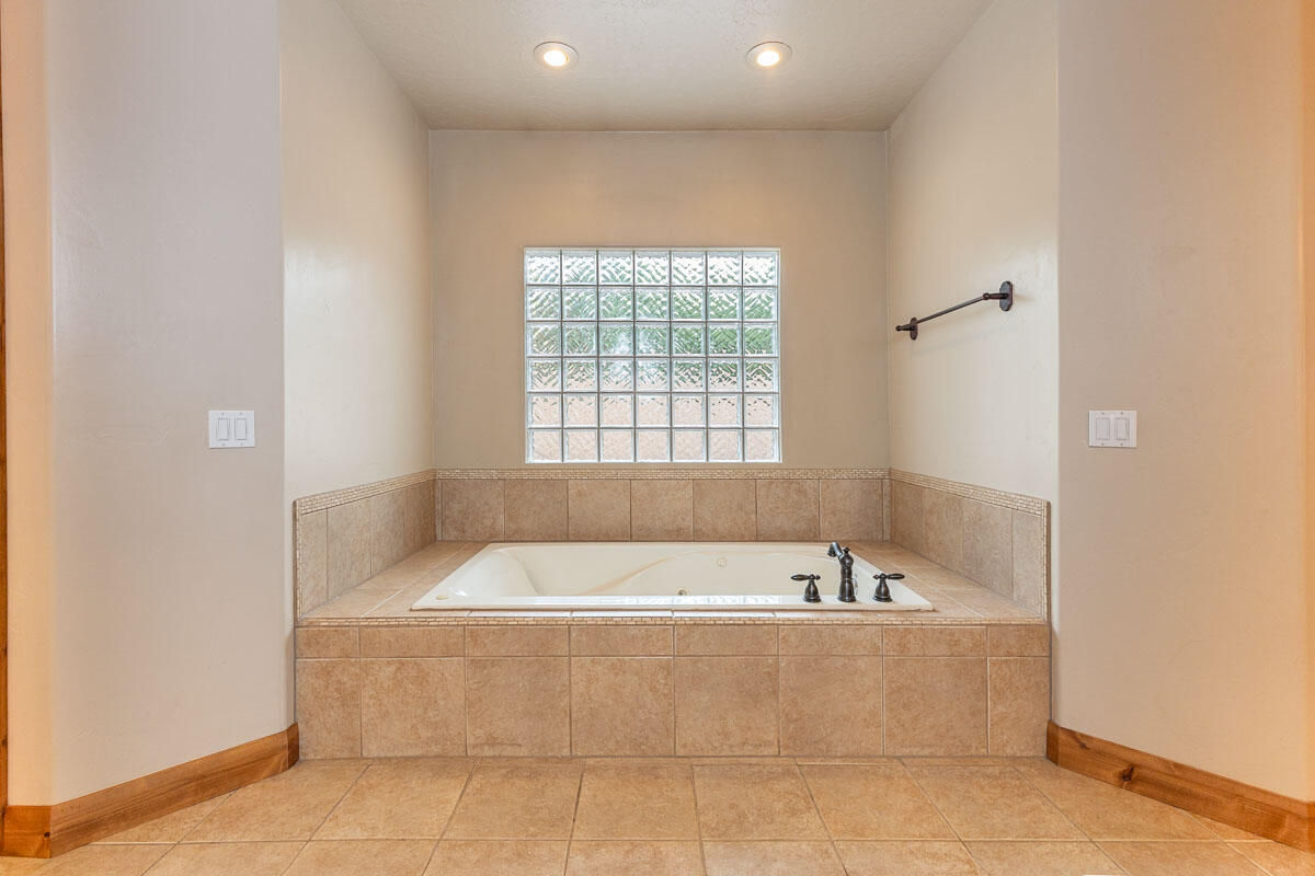 2240 N Maplewood LN, Cedar City, photo 20 of 52