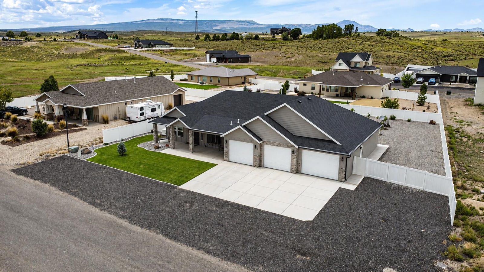 659 N Creekview DR, Panguitch, photo 2 of 33