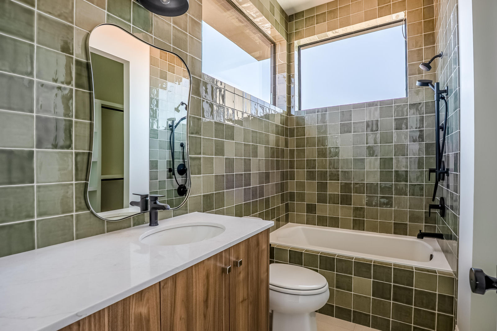 Address withheld at the seller's request, Washington, photo 8 of 26