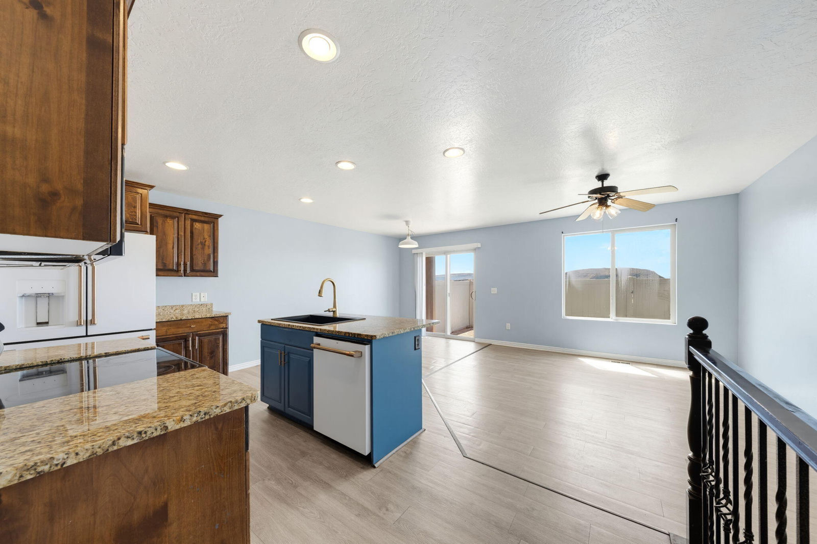 1000 E Bluff View DR, 94, Washington, photo 4 of 54