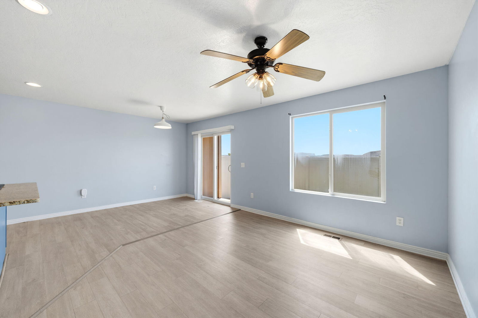 1000 E Bluff View DR, 94, Washington, photo 5 of 54