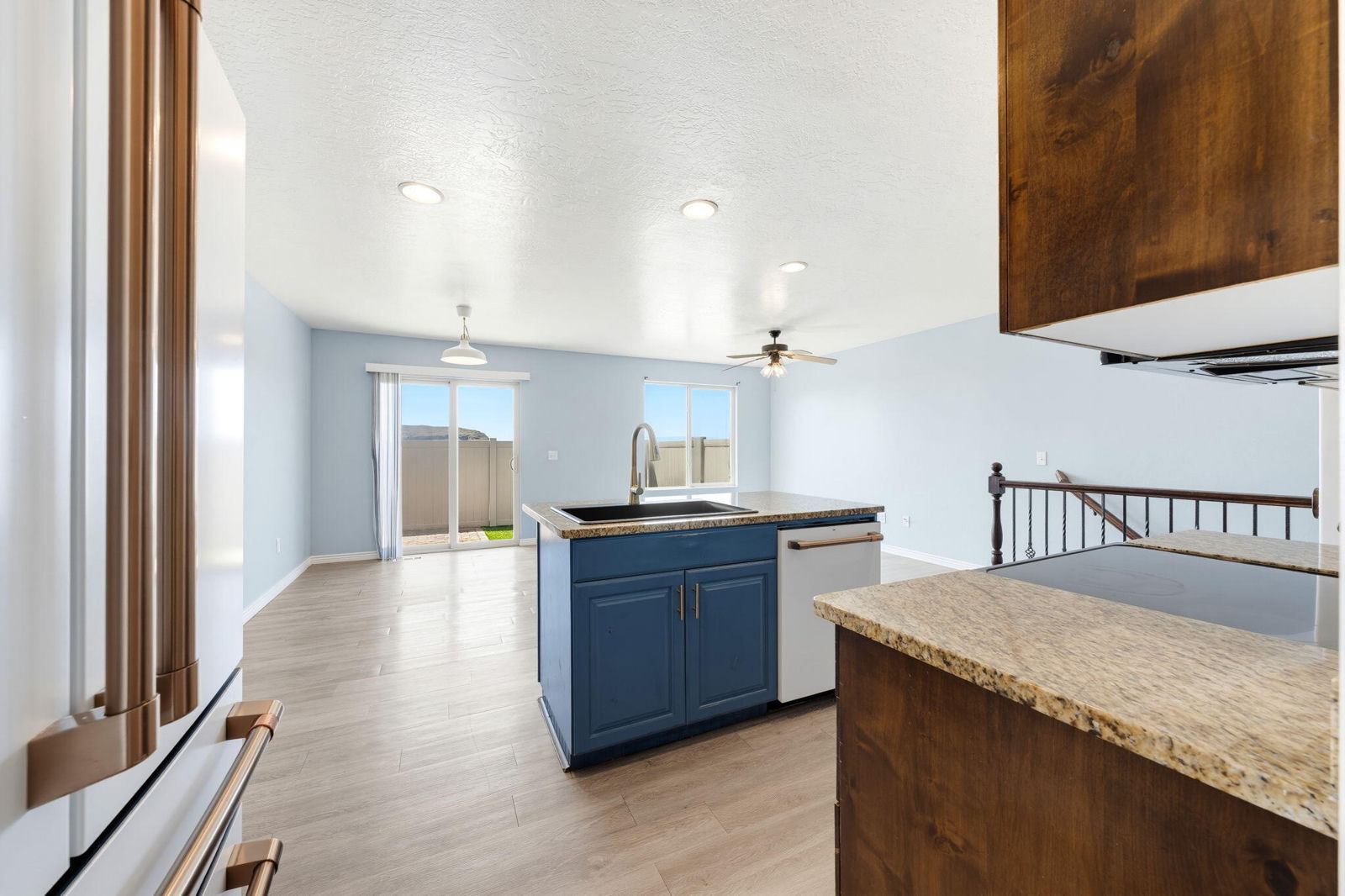 1000 E Bluff View DR, 94, Washington, photo 10 of 54