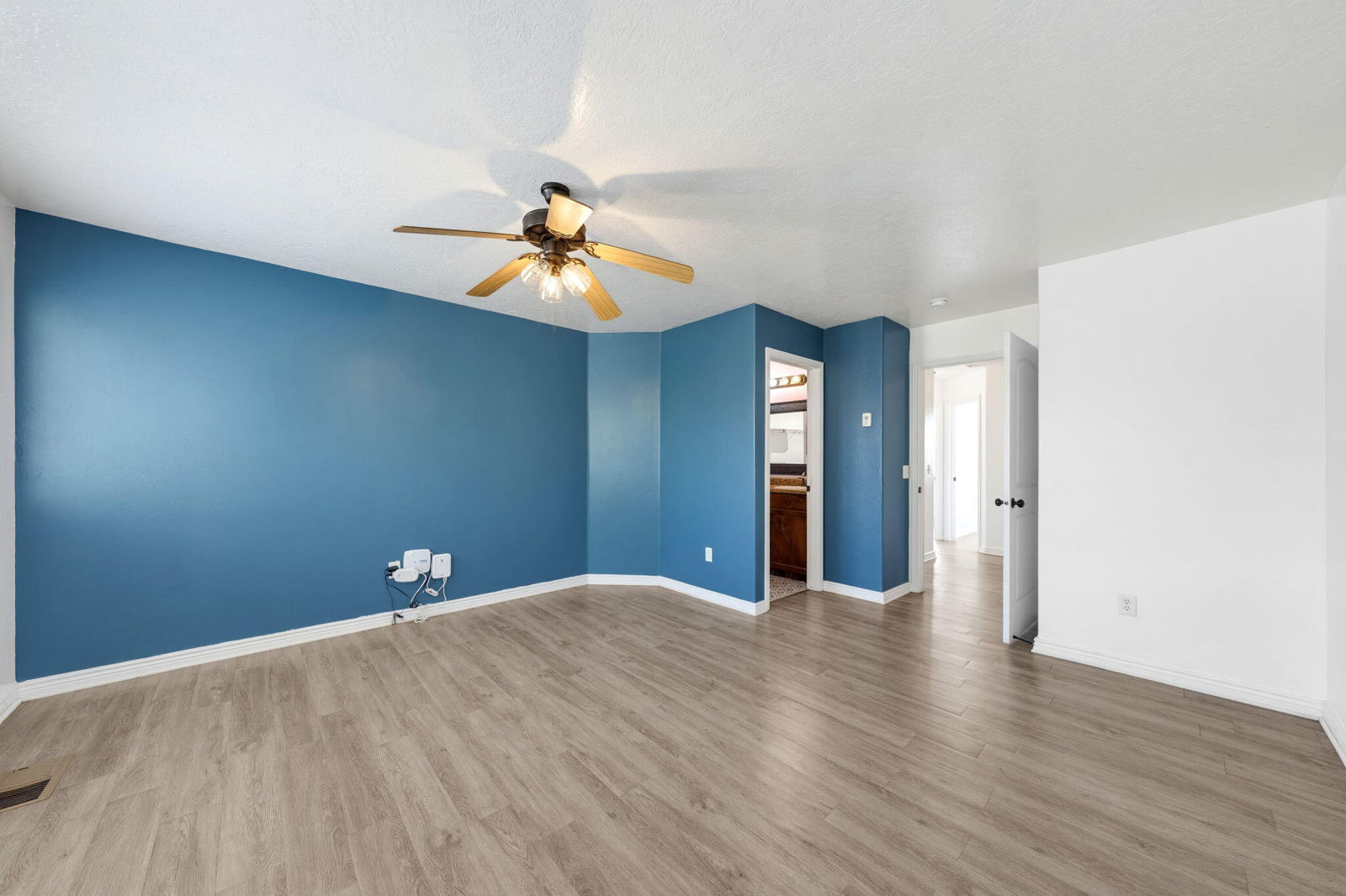 1000 E Bluff View DR, 94, Washington, photo 17 of 54