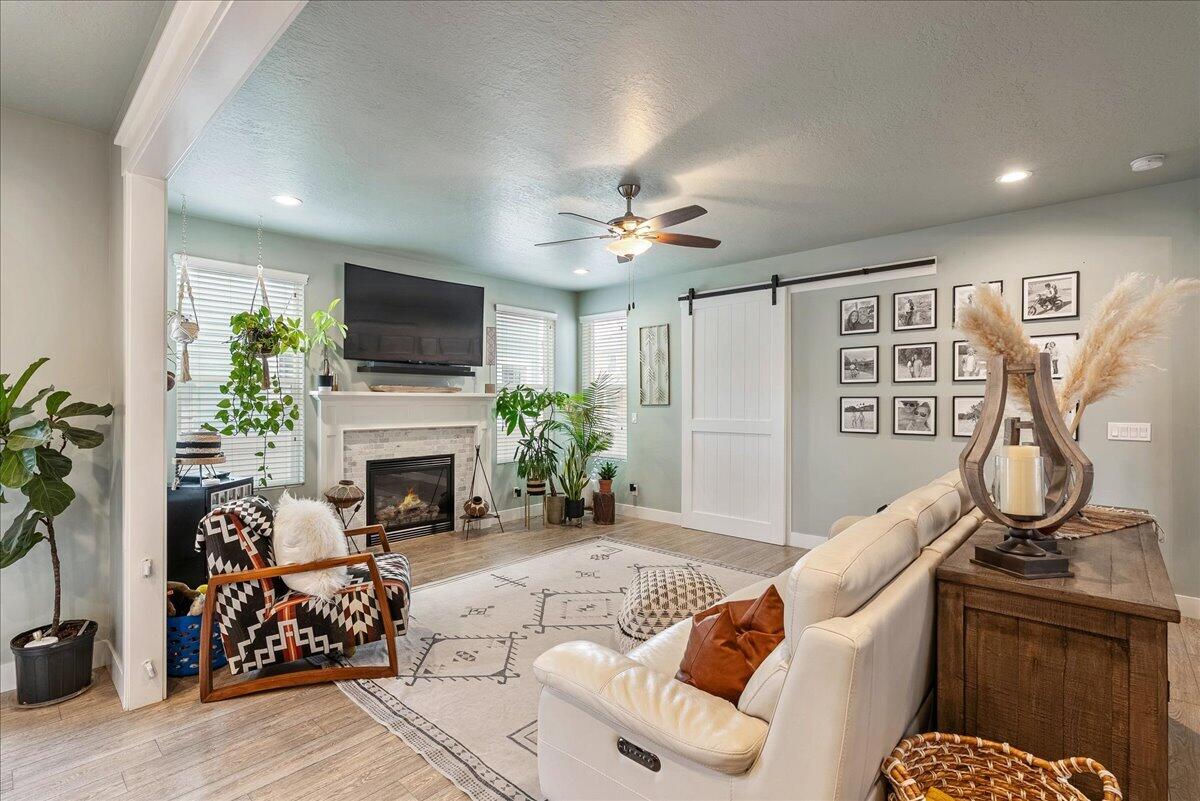 2052 W Phillips ST, Kaysville, photo 9 of 33