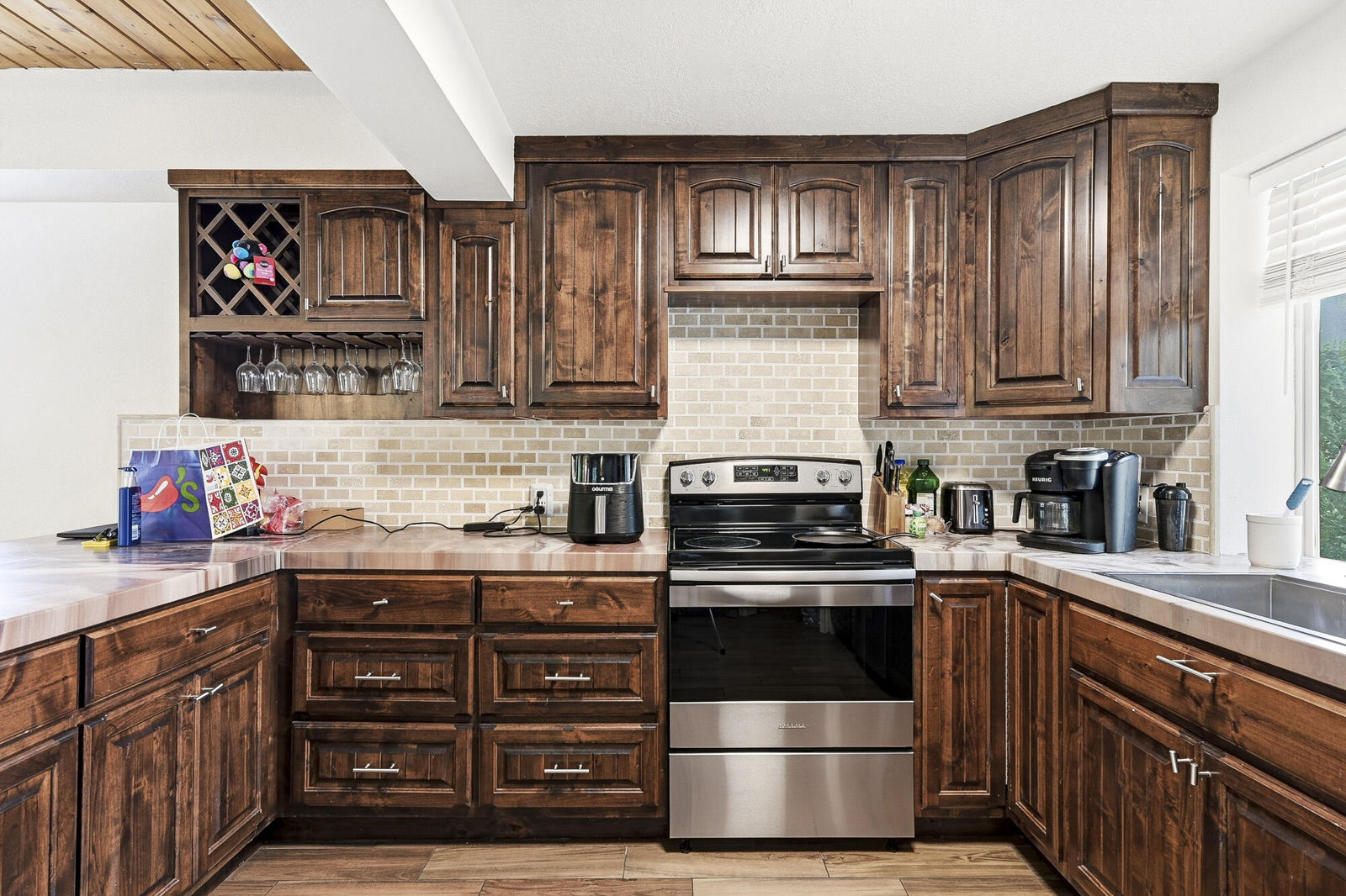 450 Hillside Place, Cedar City, photo 10 of 47