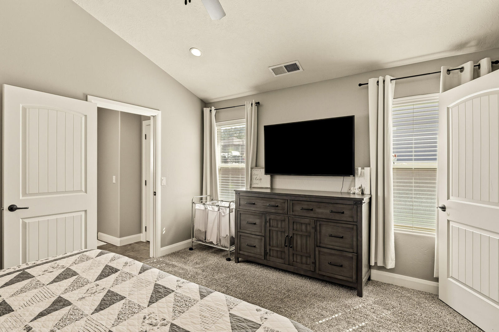 317 S Glen Canyon DR, Cedar City, photo 17 of 47