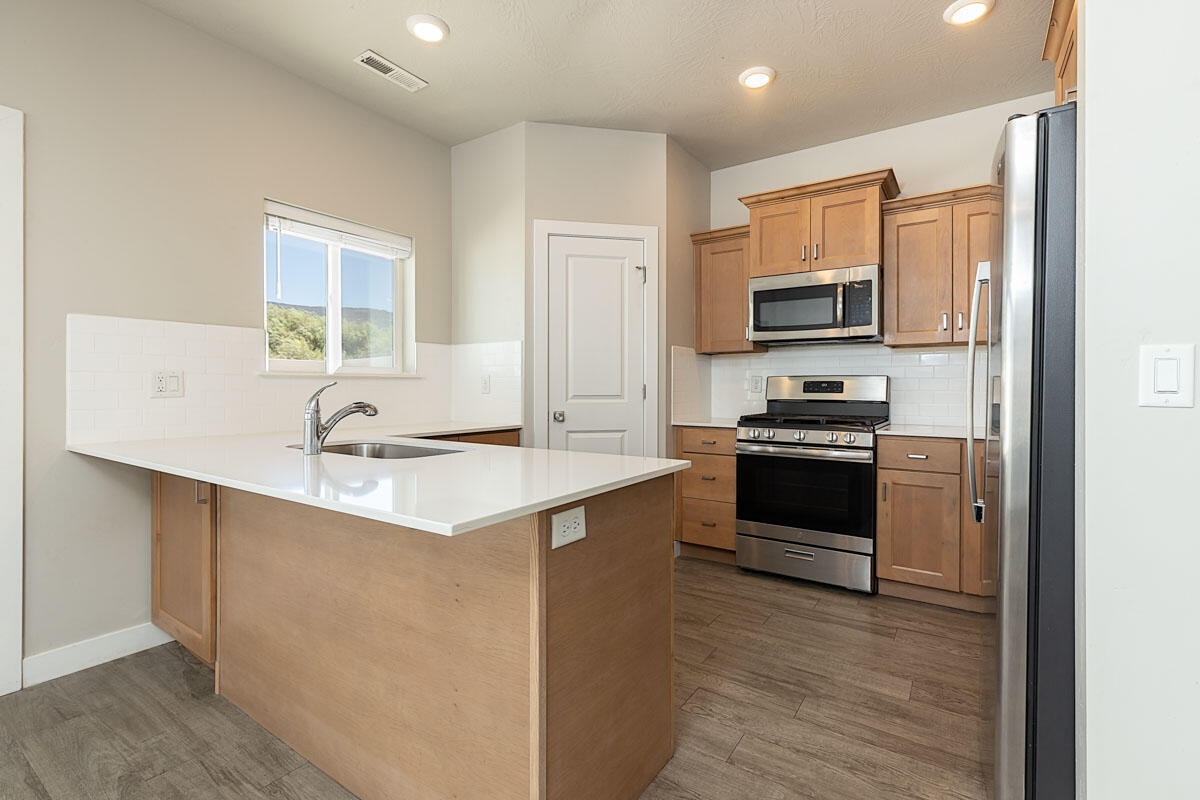 3078 N 275 E, Cedar City, photo 5 of 24