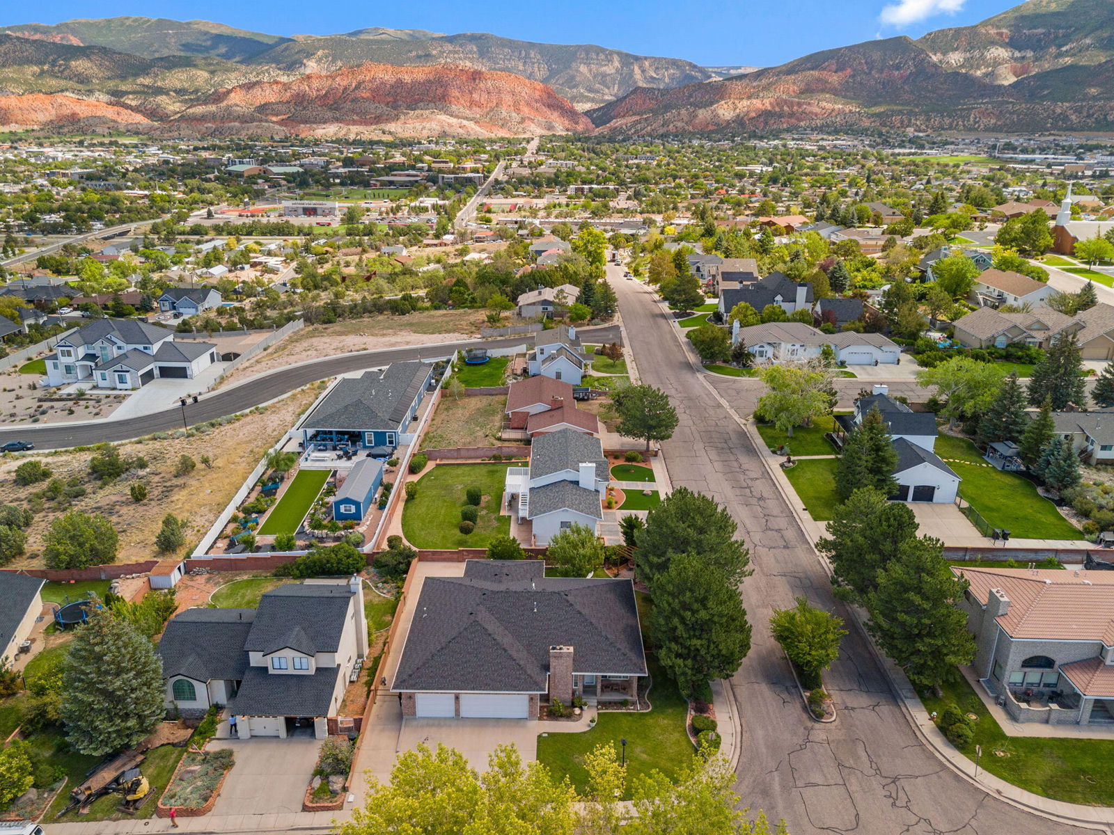 253 S Sunset Pointe DR, Cedar City, photo 4 of 41