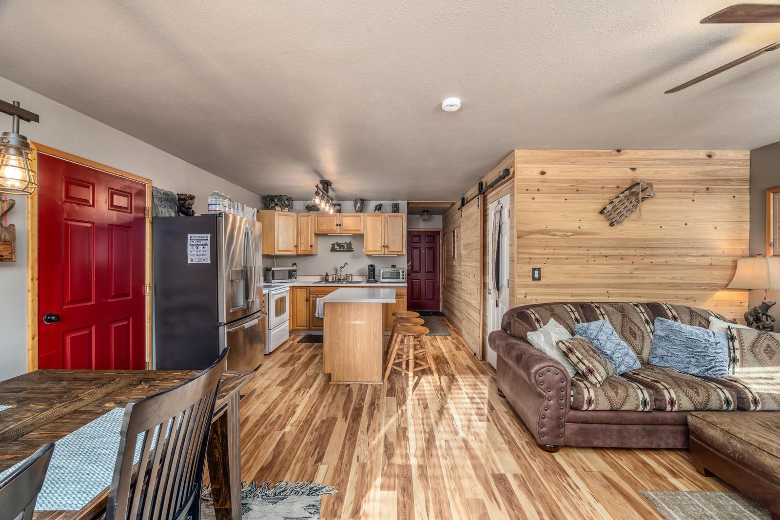 2225 E Sidehill DR, Duck Creek Village, photo 4 of 25