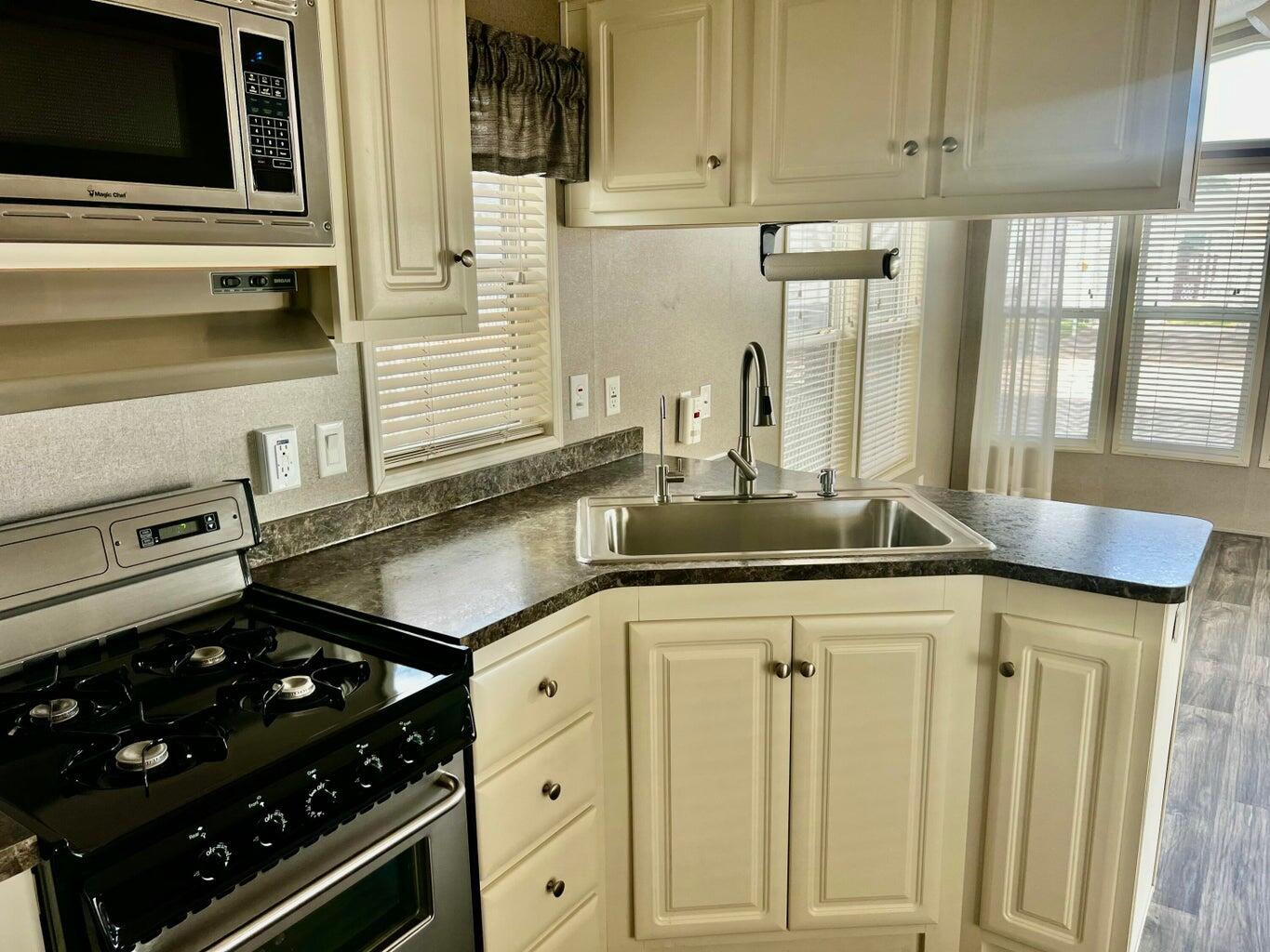 448 E Telegraph ST, #113, Washington, photo 14 of 30