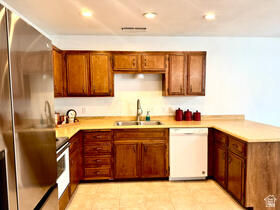 214 Cactus LN, #2, Washington, photo 7 of 15