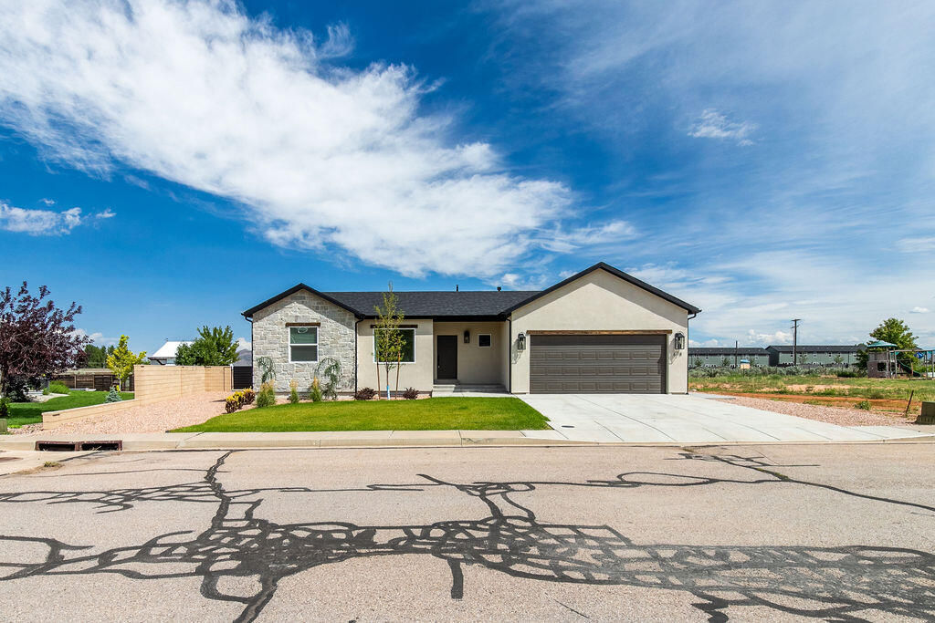 678 W 325 N, Parowan, photo 2 of 84