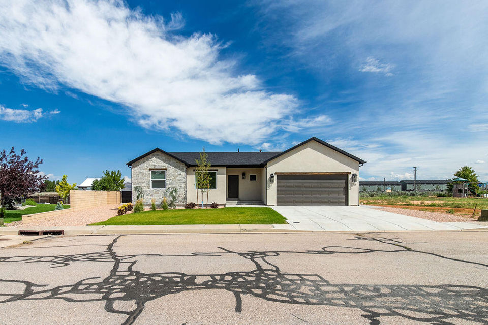 678 W 325 N, Parowan, photo 2