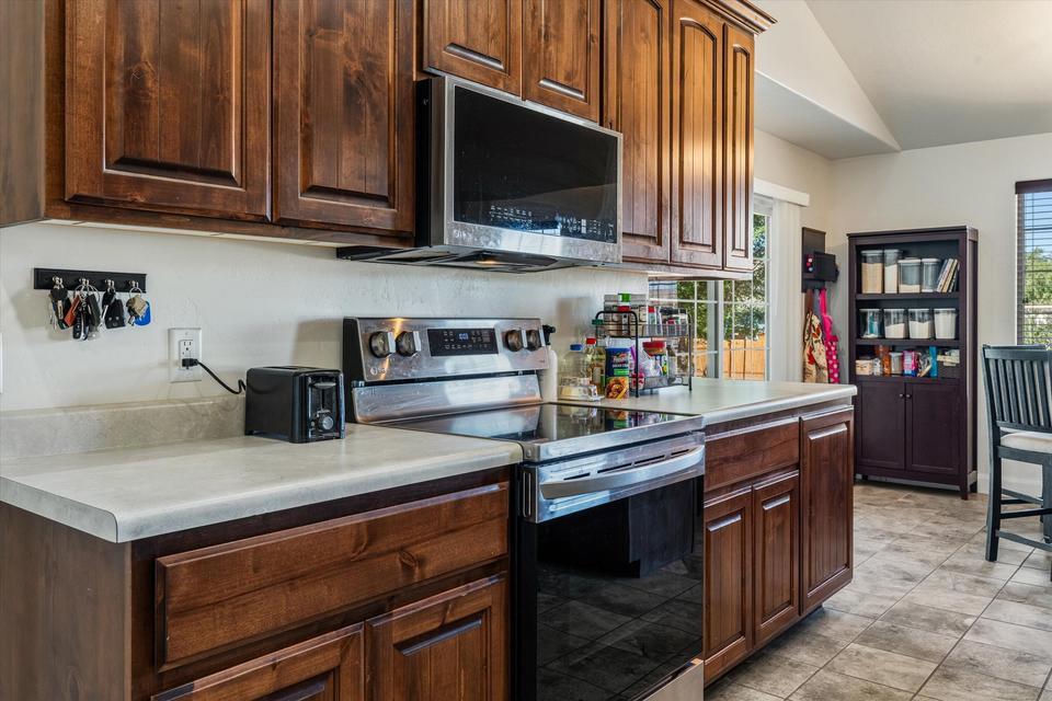 514 S 200 East ST, Enterprise, photo 8 of 33