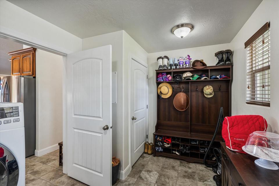514 S 200 East ST, Enterprise, photo 11 of 33