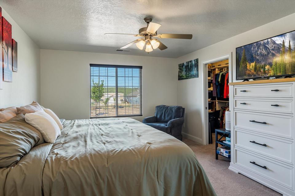514 S 200 East ST, Enterprise, photo 12 of 33