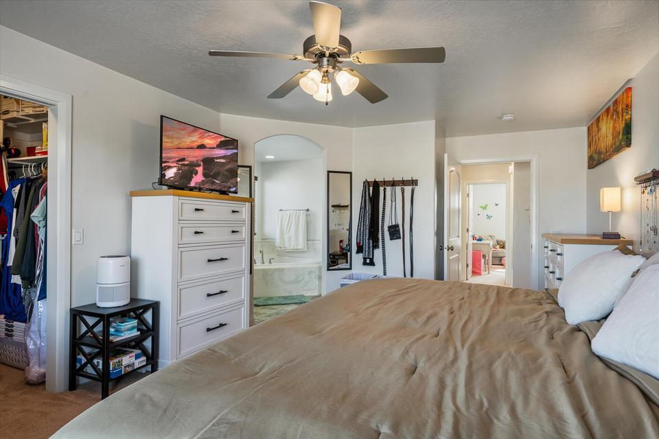 514 S 200 East ST, Enterprise, photo 13 of 33