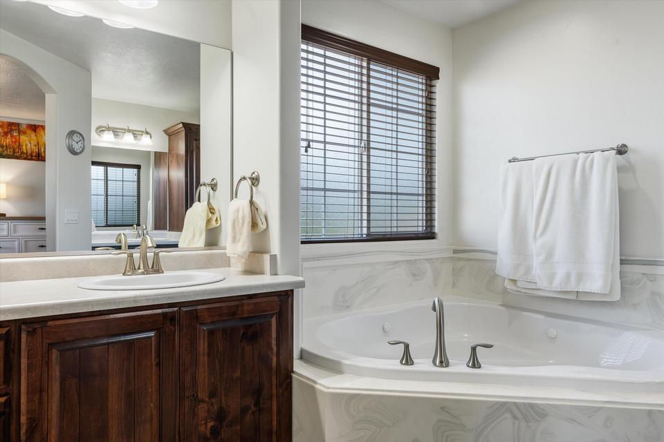 514 S 200 East ST, Enterprise, photo 15 of 33